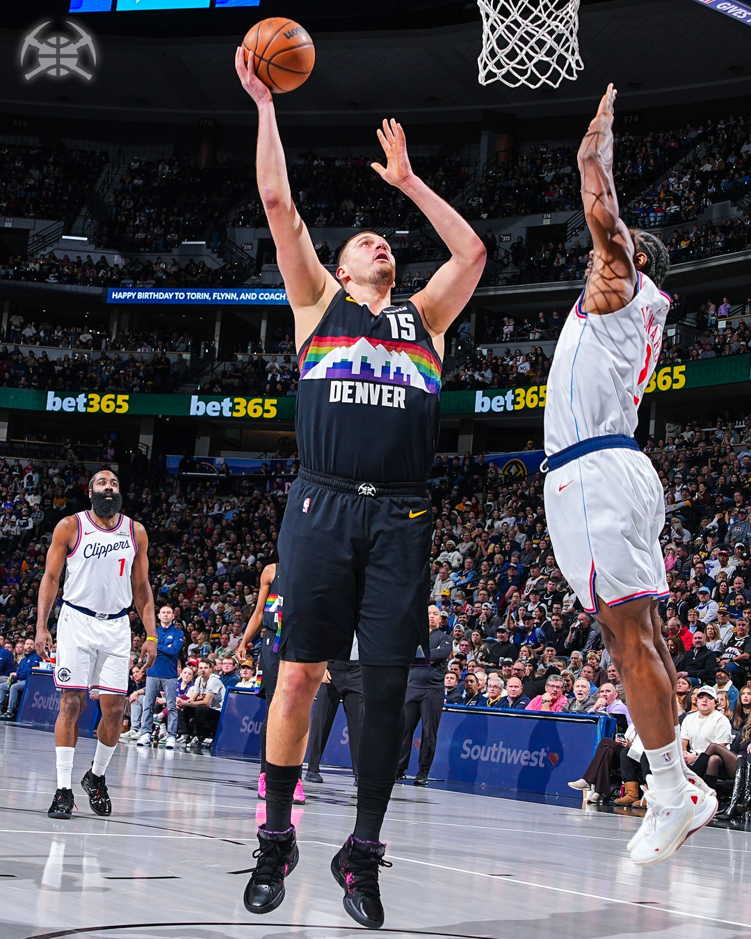 开云-约基奇复出31分12板5助攻掘金战胜快船，哈登25分9助攻小卡21分